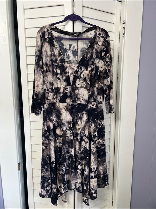 Simply Vera Vera Wang Dresses & Skirts - Simply Vera Vera Wang Black & Cream Floral Tie-Dye Fit-and-Flare Dress